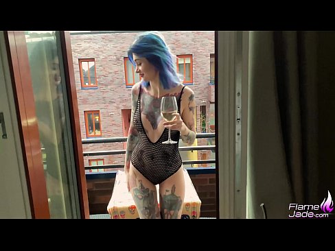 ❤️ අතිවිශිෂ්ට ගැහැණු ළමයා විවෘත අහස යට උගුරක් උරා බොමින් ආශාවෙන් කෙලවරයි ❤️❌ අසභ්‍ය වීඩියෝව අප වෙත  ﹏